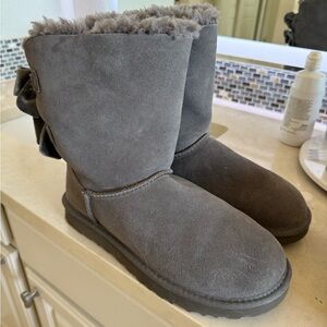 Ugg Bailey Bow Gray Suede Women's Boots Size 8